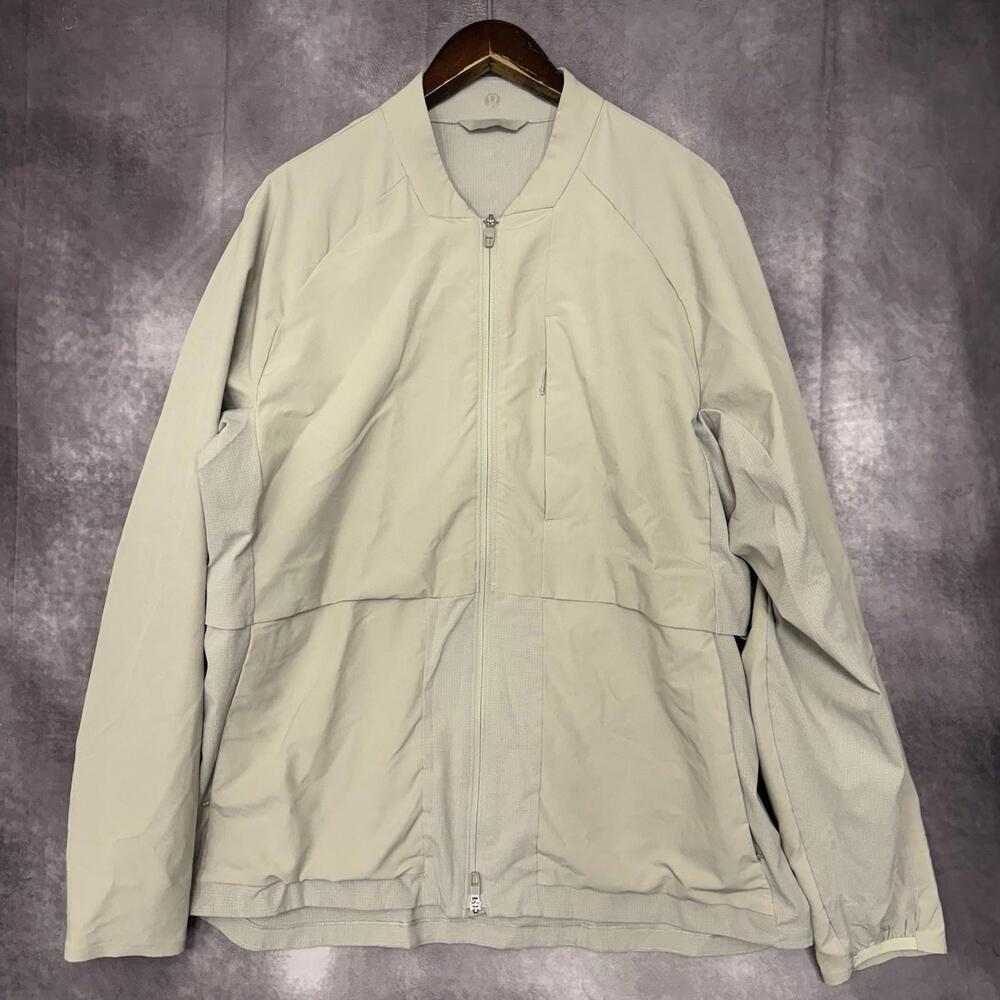 Lululemon Warp Light Bomber Jacket Men Size XL‎ Beige Performance M4AFBS